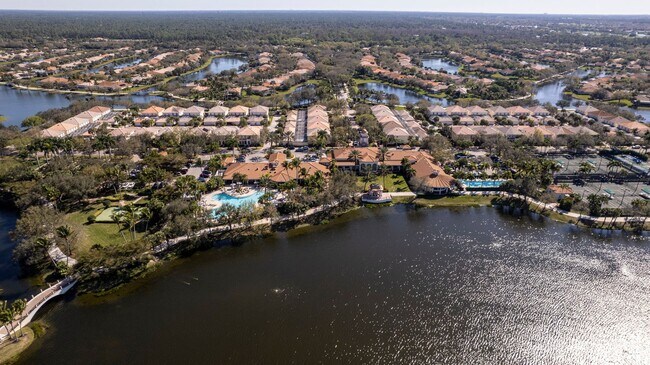Building Photo - ** ISLAND WALK ** 3 BED + DEN / 2.5 BATH -...