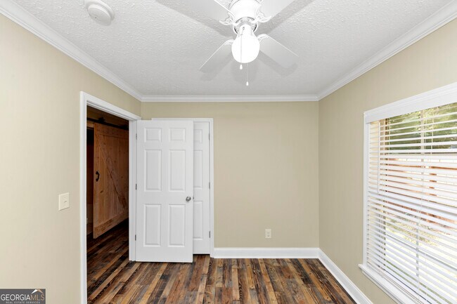 Building Photo - 1810 Evans Dr SW