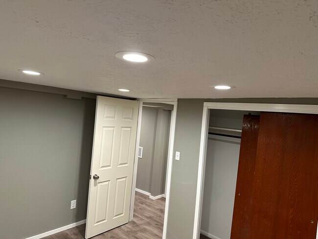 Building Photo - 264 36th St