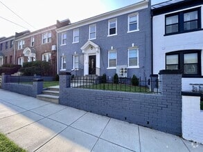 Building Photo - 1329 Adams St NE