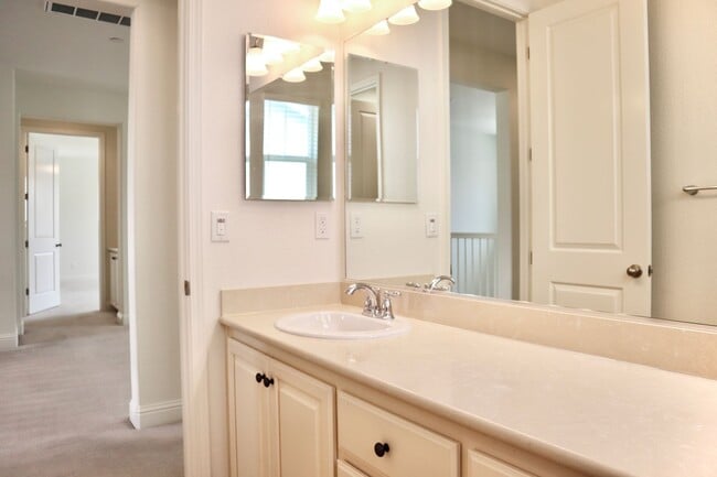Building Photo - Stunning 3,400 Square Foot Home For Rent! ...