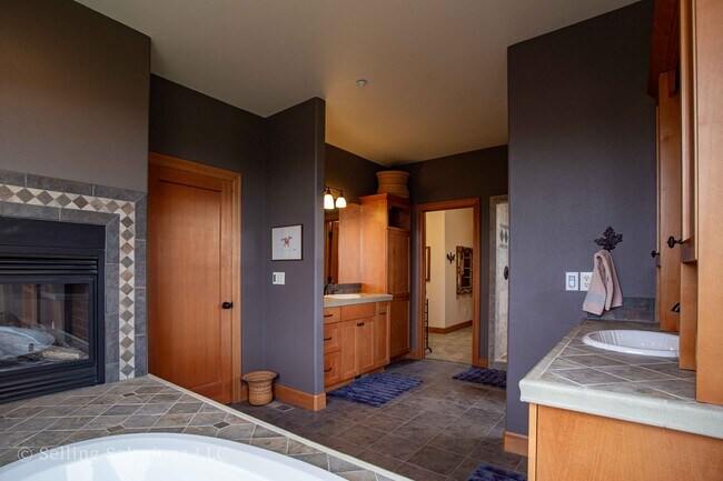 Building Photo - 5010 SE 362nd Ave