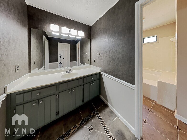 Building Photo - 3876 Quail Manor Dr SW