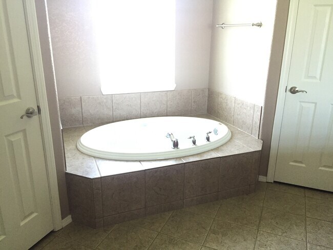 Building Photo - GREAT HOME GREAT LOCATION