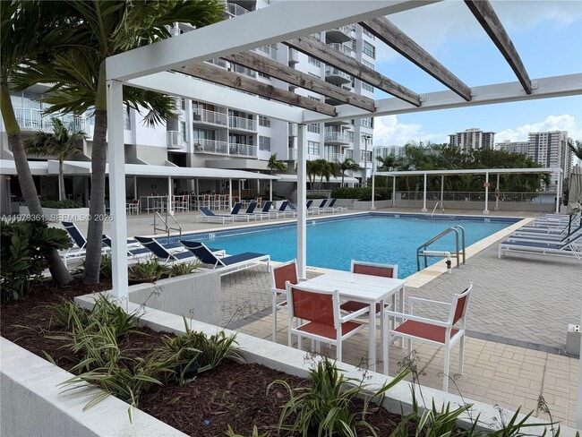 Building Photo - 18031 Biscayne Blvd