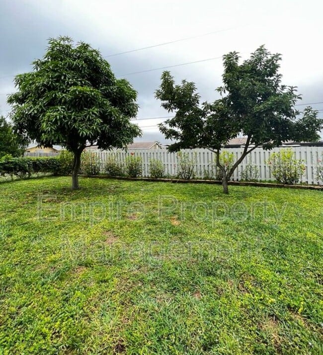 Building Photo - Single House with 2 Bedroom 1 Bathroom wit...