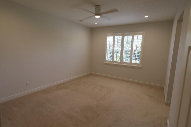Building Photo - 5027 Dulce Ct