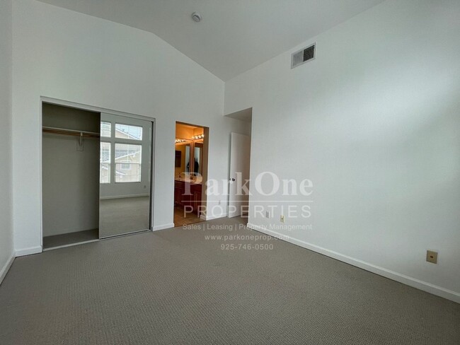 Building Photo - Great Townhouse in Livermore Available Now!