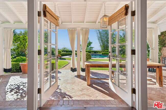 Building Photo - 8050 Mulholland Dr