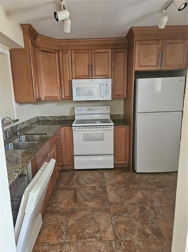 Building Photo - 410 NW 68th Ave