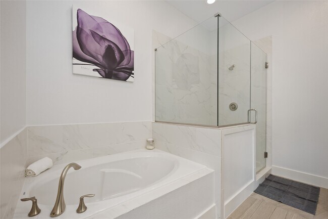 Building Photo - 5914 Val Verde St