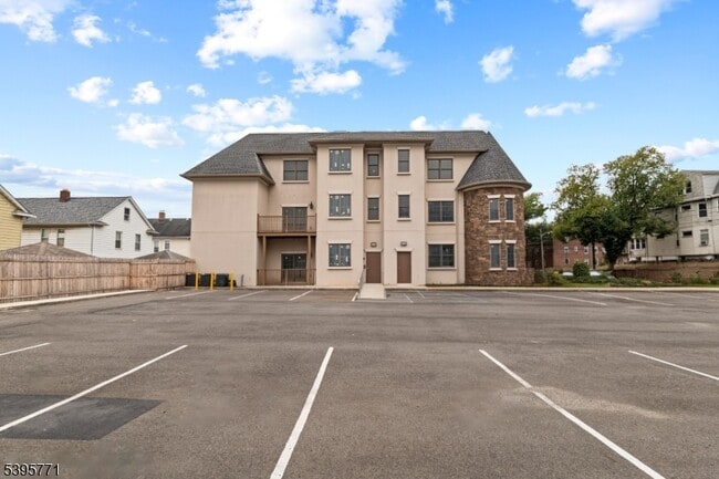 Building Photo - 176 Union Ave