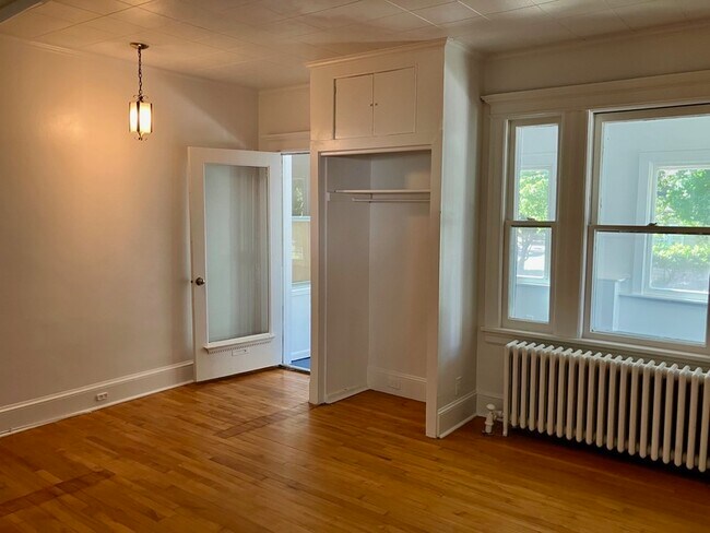 Building Photo - 714 Magill Ave