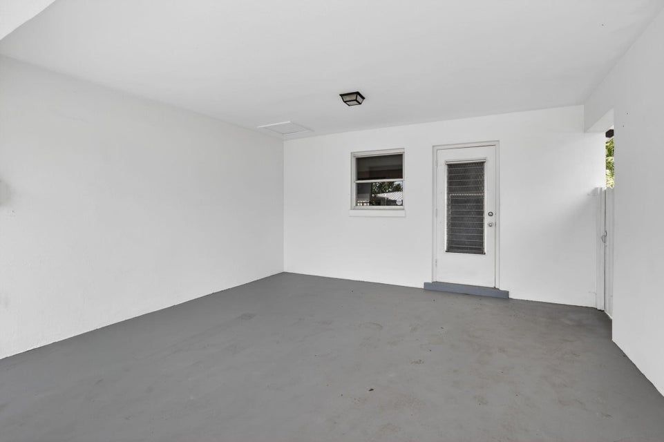 Building Photo - 5731 NE 17th Terrace