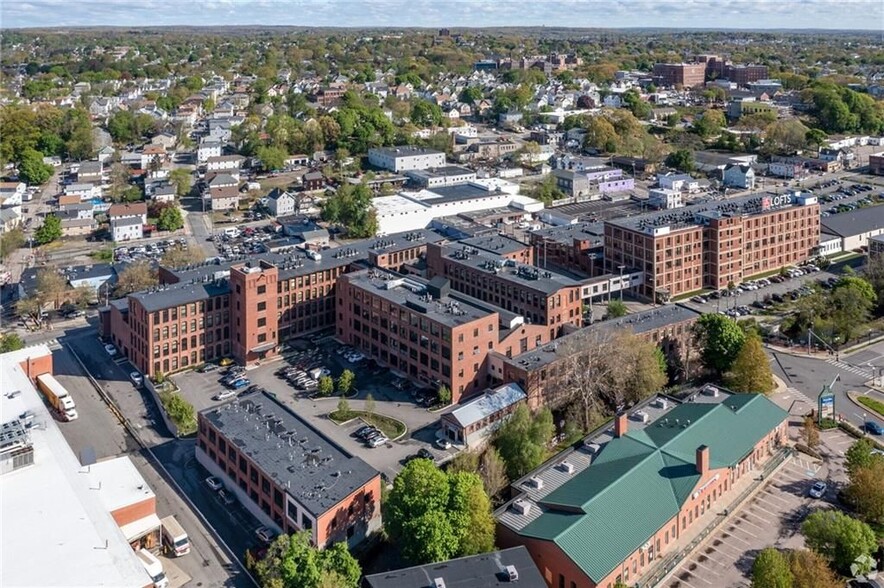 Building Photo - 411 Valley St