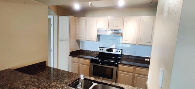 Building Photo - 416 Summit Ridge Pl