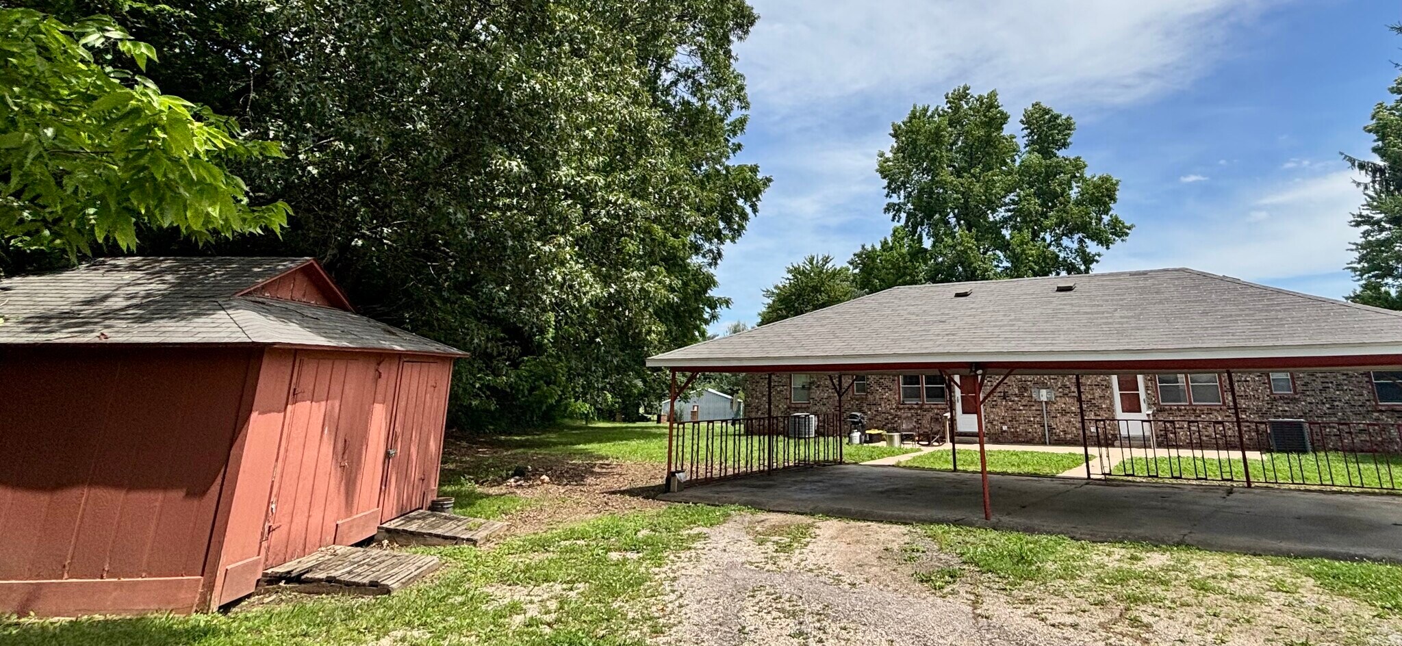Building Photo - 900 E Kirkwood Dr