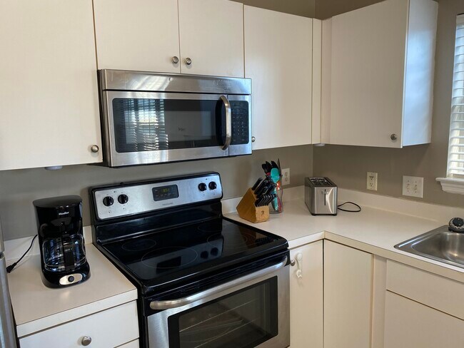 Building Photo - 3947 Gladiola Ct