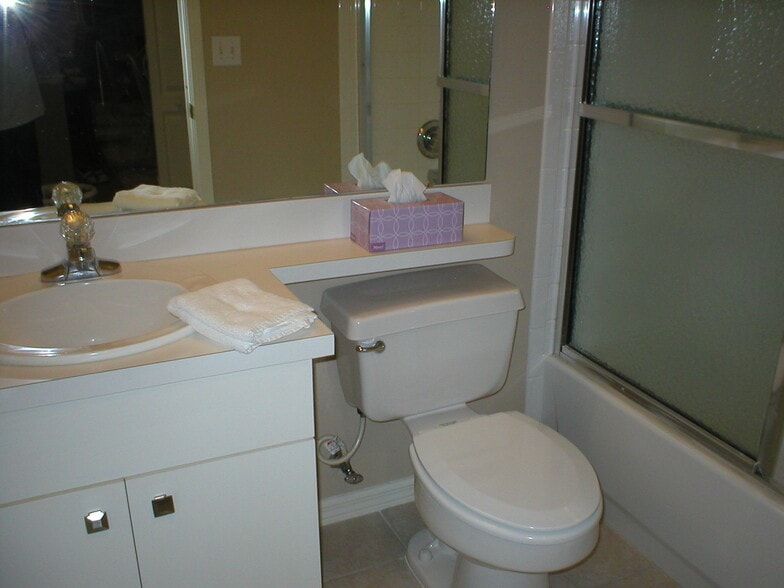 Building Photo - 21180 Country Creek Dr