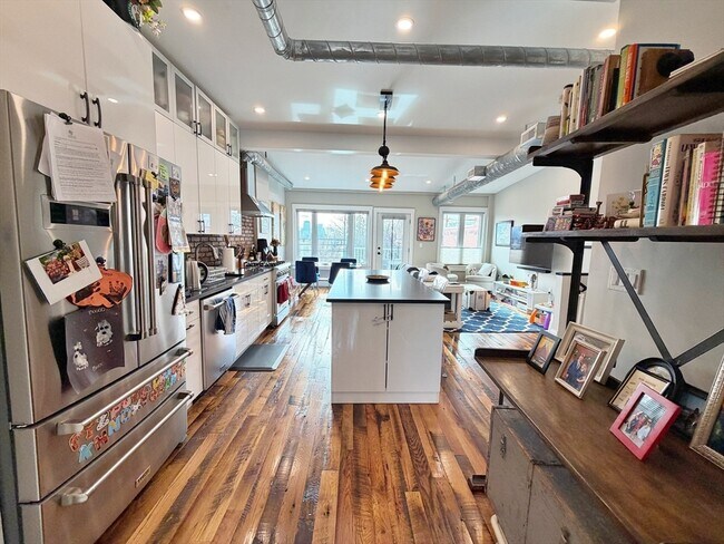 Building Photo - 63 Marion St