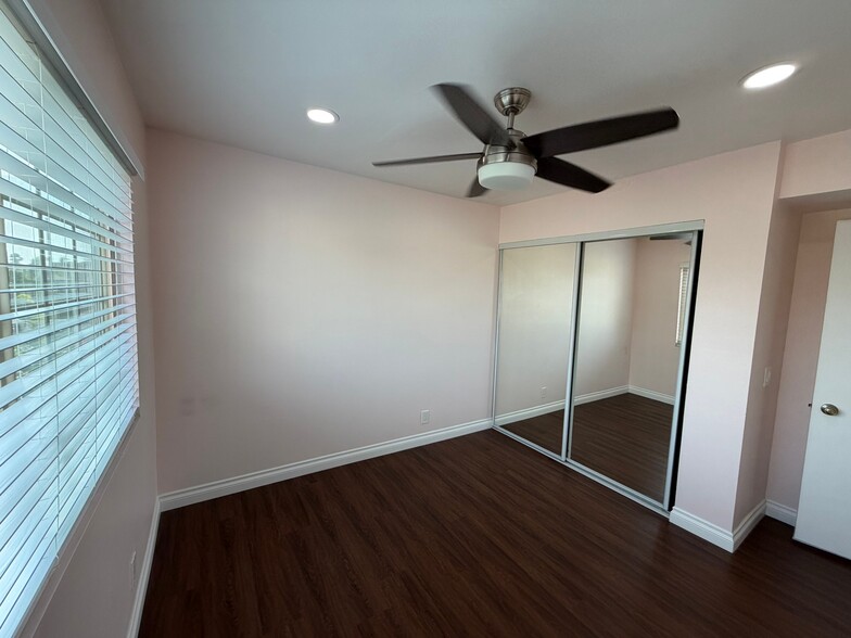 Building Photo - 8552 Doremere Dr