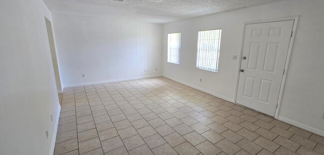 Building Photo - 126 Fiesta Dr