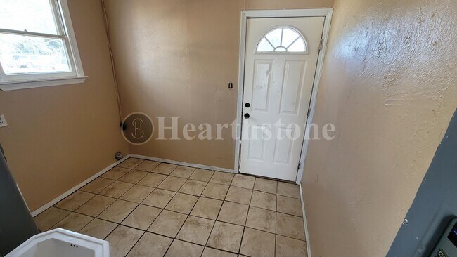 Building Photo - 1012 E Brazos St