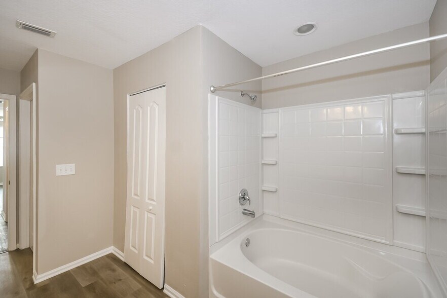 Building Photo - 9092 Tahoe Ln
