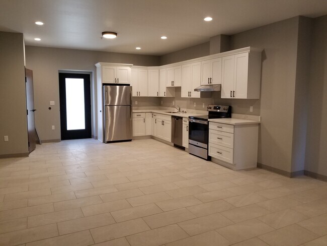 Kitchen - Quincy Square Apartments