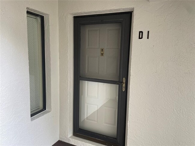 Building Photo - 2642 Pine Ridge Way S