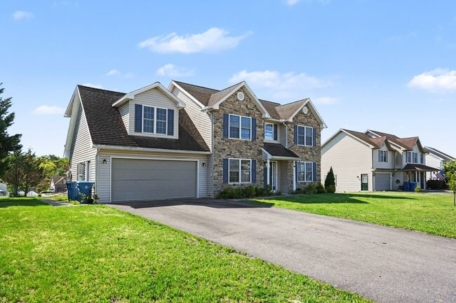 Building Photo - 65 Meade Dr