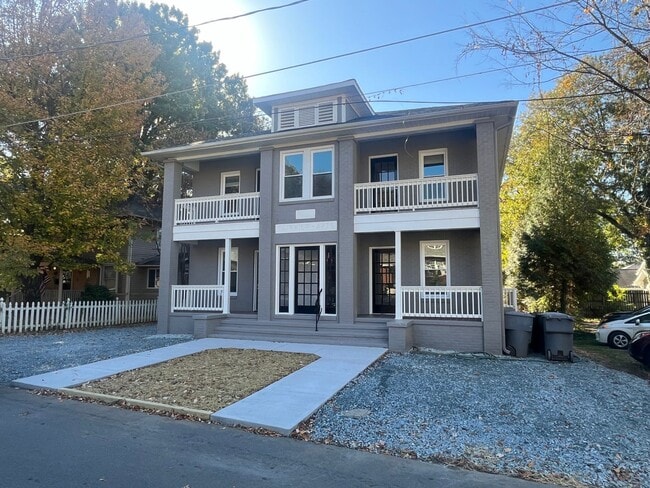 Building Photo - Newly Renovated 1 Bed 1 Bath Condo Near Uptown Charlotte!