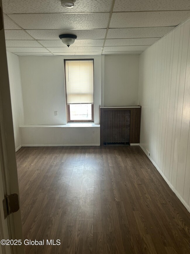 Building Photo - 300 Ontario St