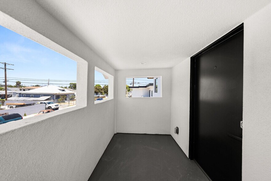 Building Photo - 4700 S Gramercy Pl