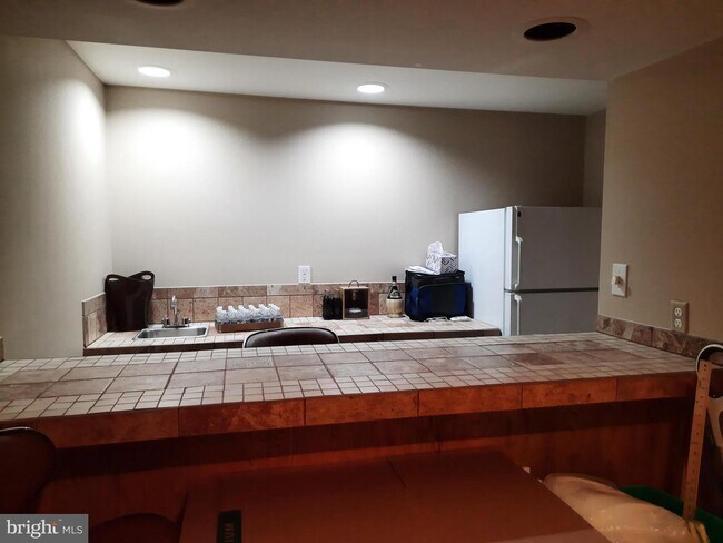 Building Photo - 6643 Madison McLean Dr