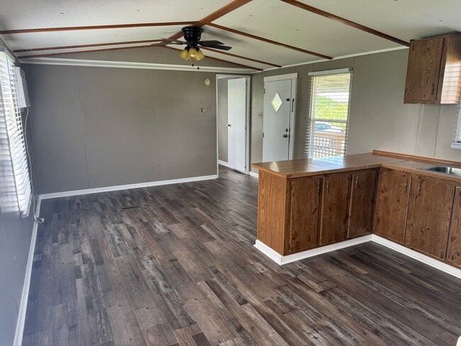 Building Photo - 2 Bedroom 1 Bath Mobile Home located in Gr...