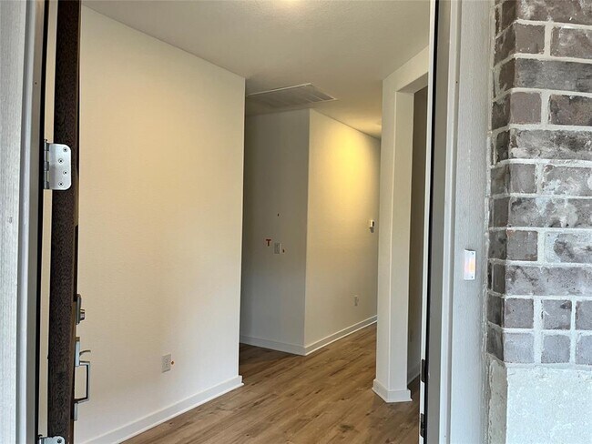 Building Photo - 2012 Bobtail Pass