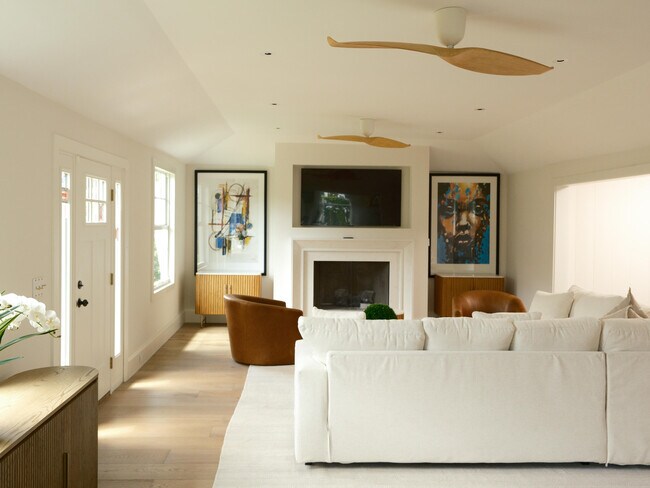 Building Photo - 1017 Tamarind Rd