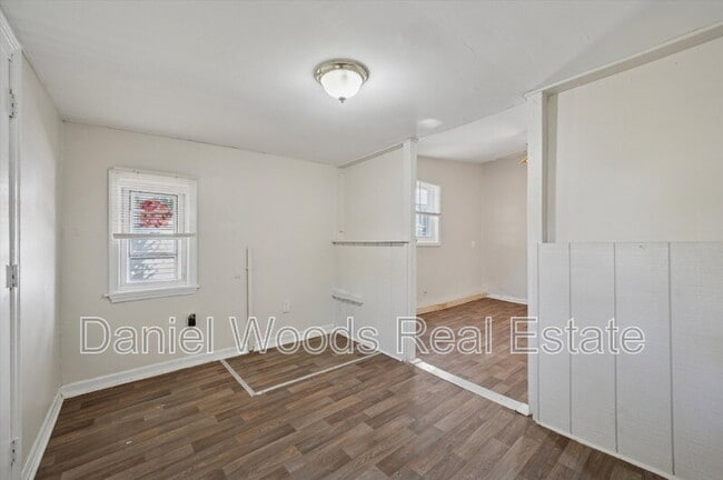 Building Photo - 2708 W 7th St