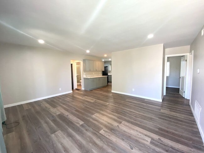 Building Photo - 4BR / 2BA on East Falls w/ Driveway Parking!