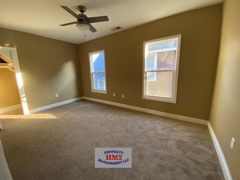 Building Photo - 517 S Water St