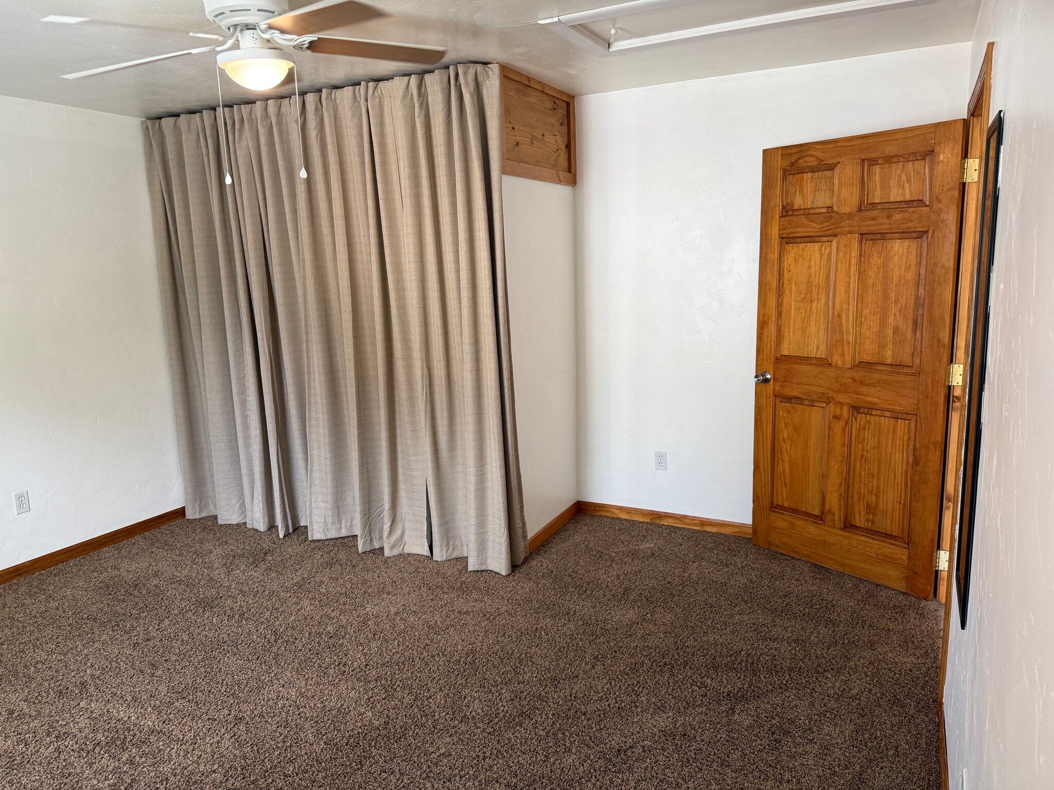 Building Photo - 1420 Pinyon Ave