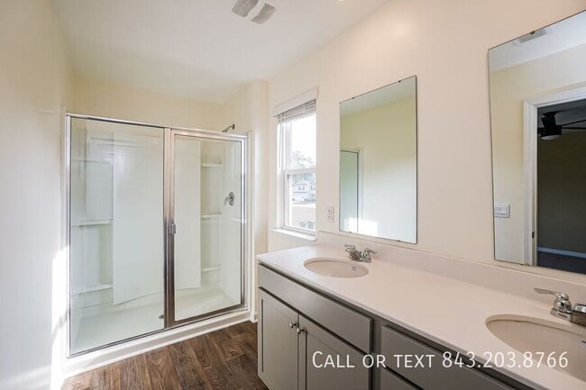 Building Photo - 472 Cedarview Rd