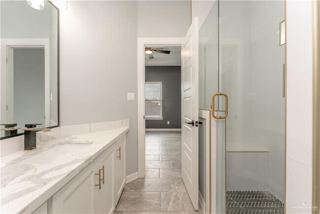 Building Photo - 1711 Lago Delton