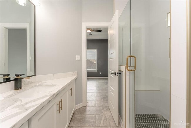 Building Photo - 38 Lago Delton