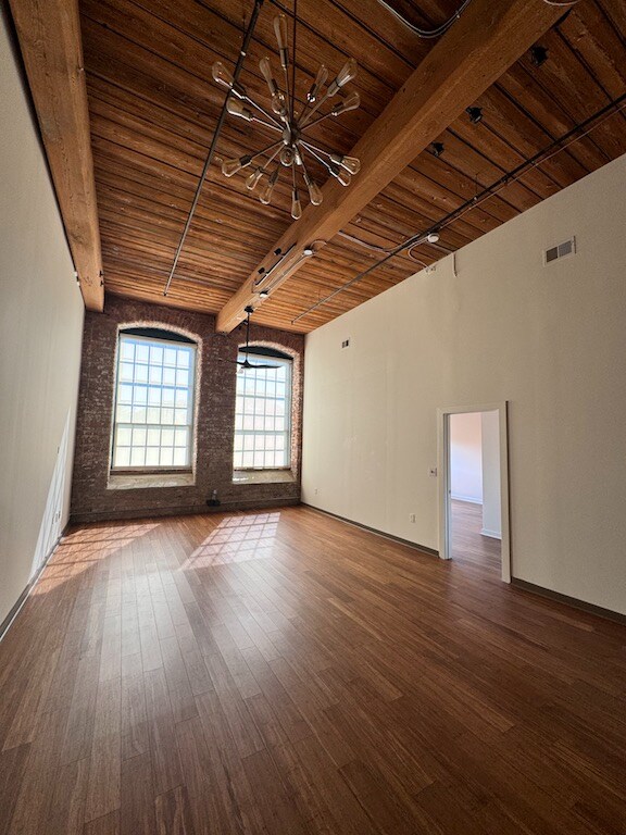 Primary Photo - 400 Mills Ave
