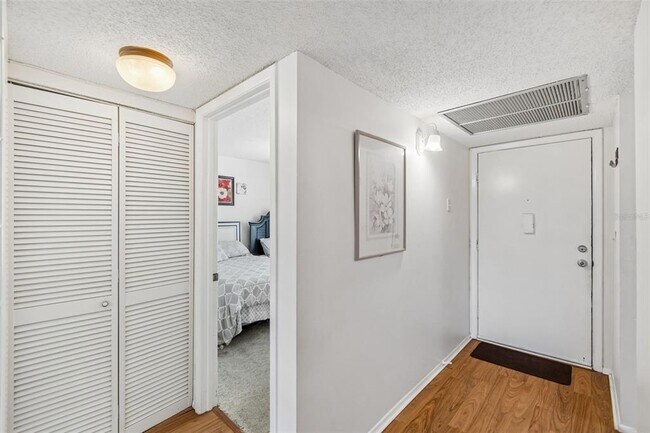 Building Photo - 11110 Carriage Hill Dr