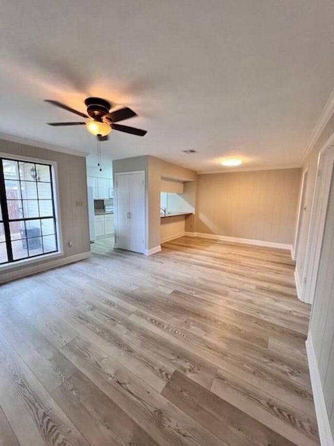 Building Photo - Move-in Ready 3 bed/ 2.5 bath home