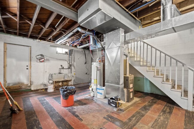 Building Photo - Stunning 3 bedroom home in Penn Hills available April 1st!