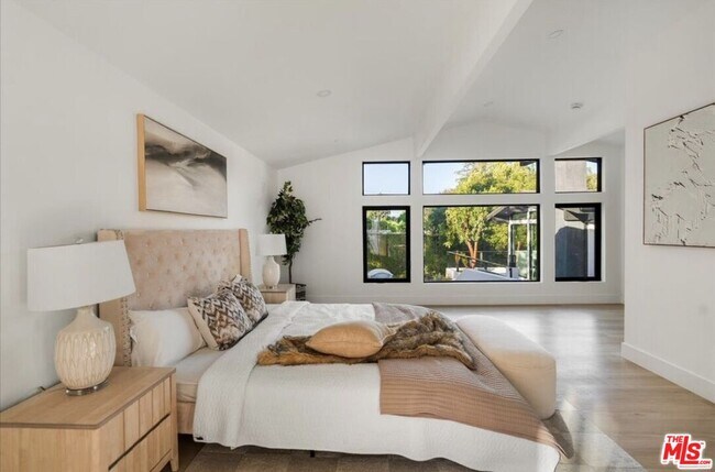 Building Photo - 3873 Royal Woods Dr